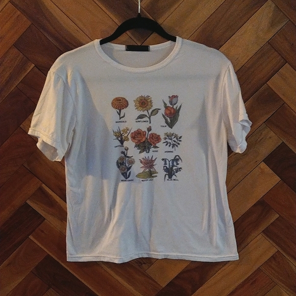 Tops - Botanical Flower Comfy T Shirt